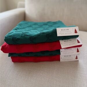 BELLA LUX CHRISTMAS COLLECTION Bow Bath Towel Set of 4 *NWT*